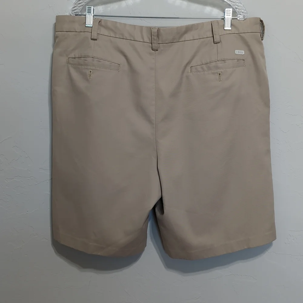 IZOD Golf Shorts Size 40